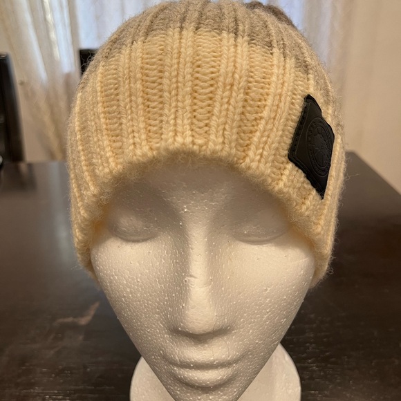 Canada Goose NWT Mackie Ladies Block Rib Slouch Hat - Picture 2 of 8